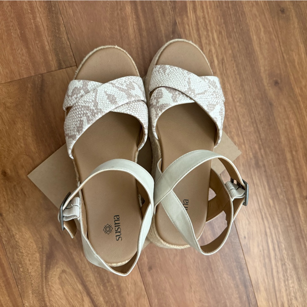 Susina Cream and Tan Patterned Sandals